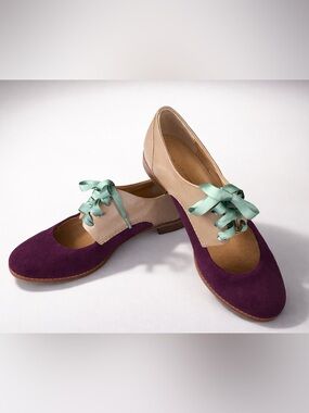 Pilcro and the Letterpress Suede Cutout loafers, Ribbon Laces, burgundy, 7, EUC